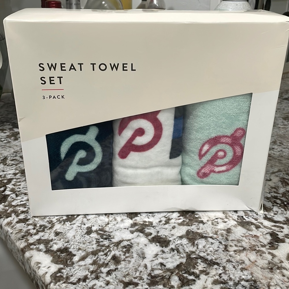Peloton Sweat towel set